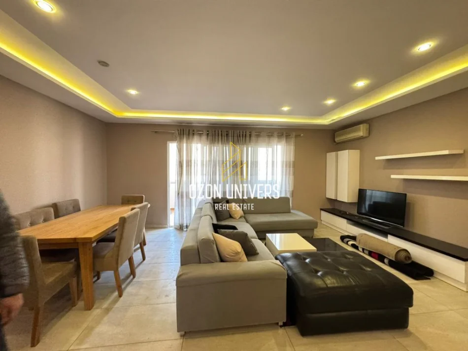 Tirane, jepet me qera apartament 2+1+Ballkon Kati 7, 127 m² 1.000 € (Komuna e Parisit)