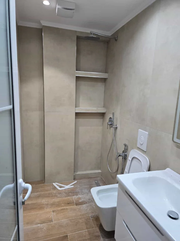 Tirane, shes apartament 1+1 Kati 3, 50 m² 115.000 € (Rruga sali Nivica)