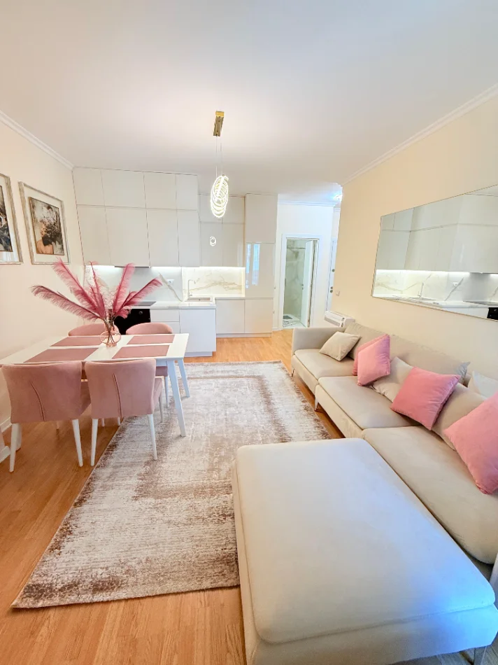 Tirane, jepet me qera apartament 2+1 , 90 m² 1.200 € (rruga e Kosovareve)