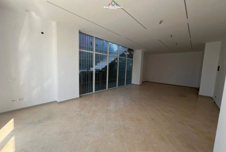 Tirane, jepet me qera dyqan Kati 1, 70 m² 730 € (Rruga Kastriotet)