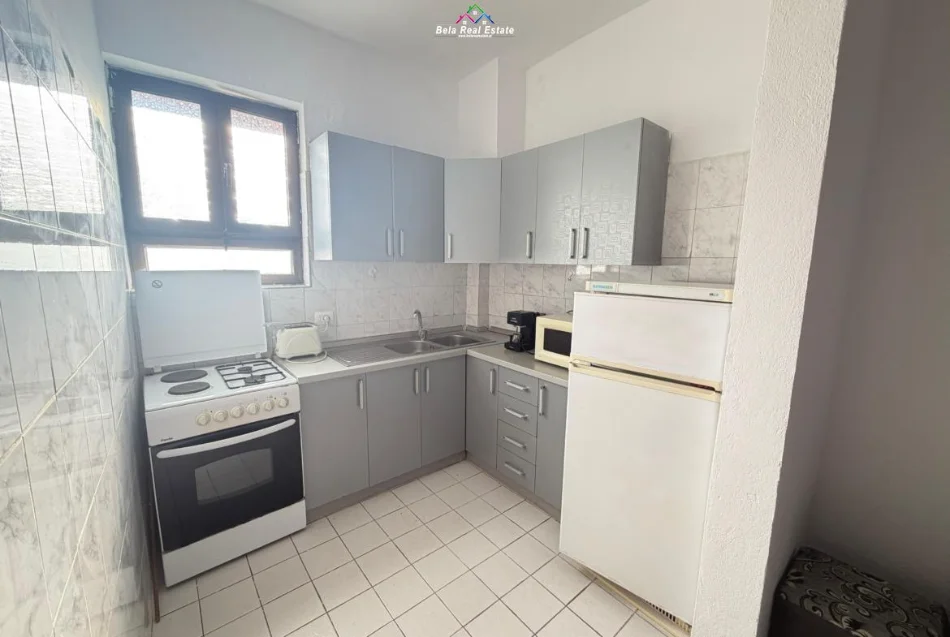 Tirane, jepet me qera apartament 1+1 Kati 2, 60 m² 470 € (Rruga e Barrikadave)