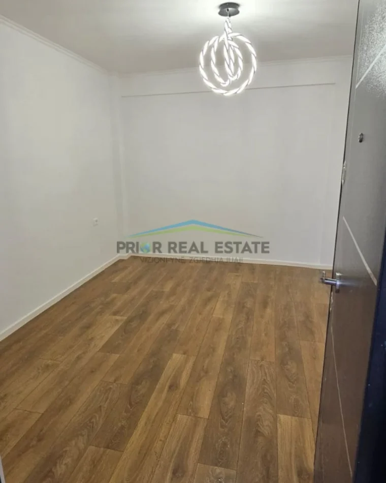 Shqiperi, shitet apartament 1+1 Kati 1, 30 m² 87.000 € (Komuna e Parisit)