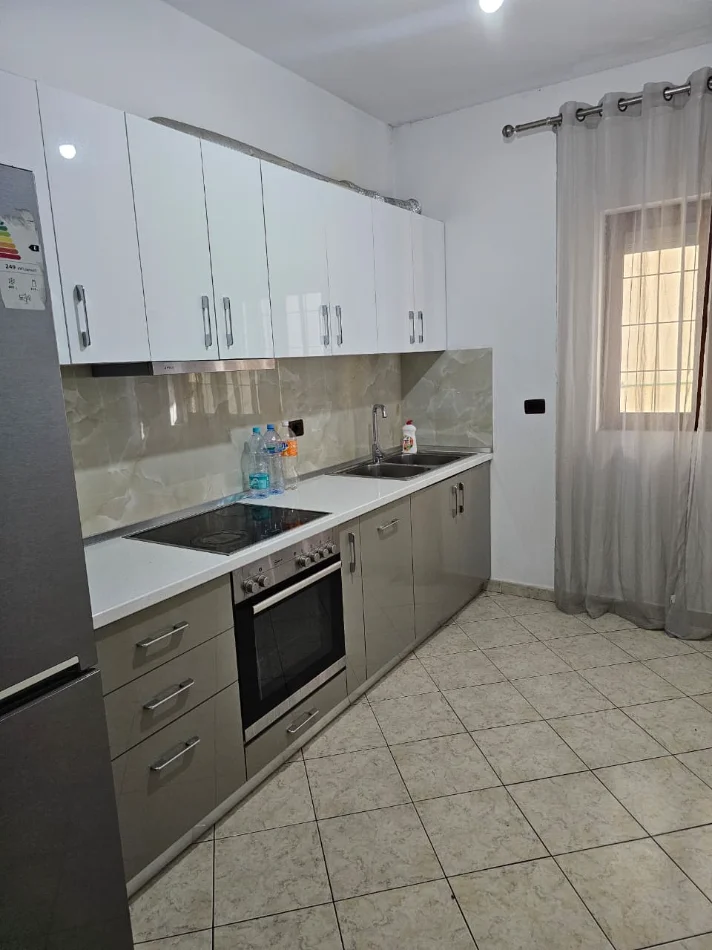 Tirane, jepet me qera apartament 2+1 , 80 m² 350 € (Misto Mame)