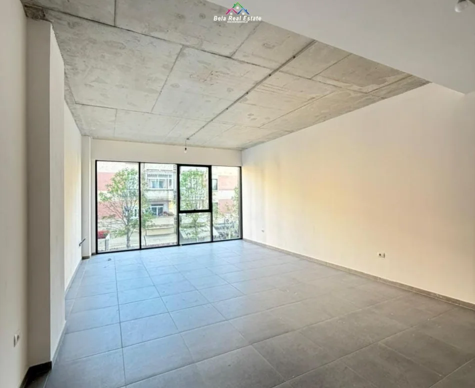 Tirane, jepet me qera zyre Kati 1, 61 m² 1.050 € (rruga e barrikadave)