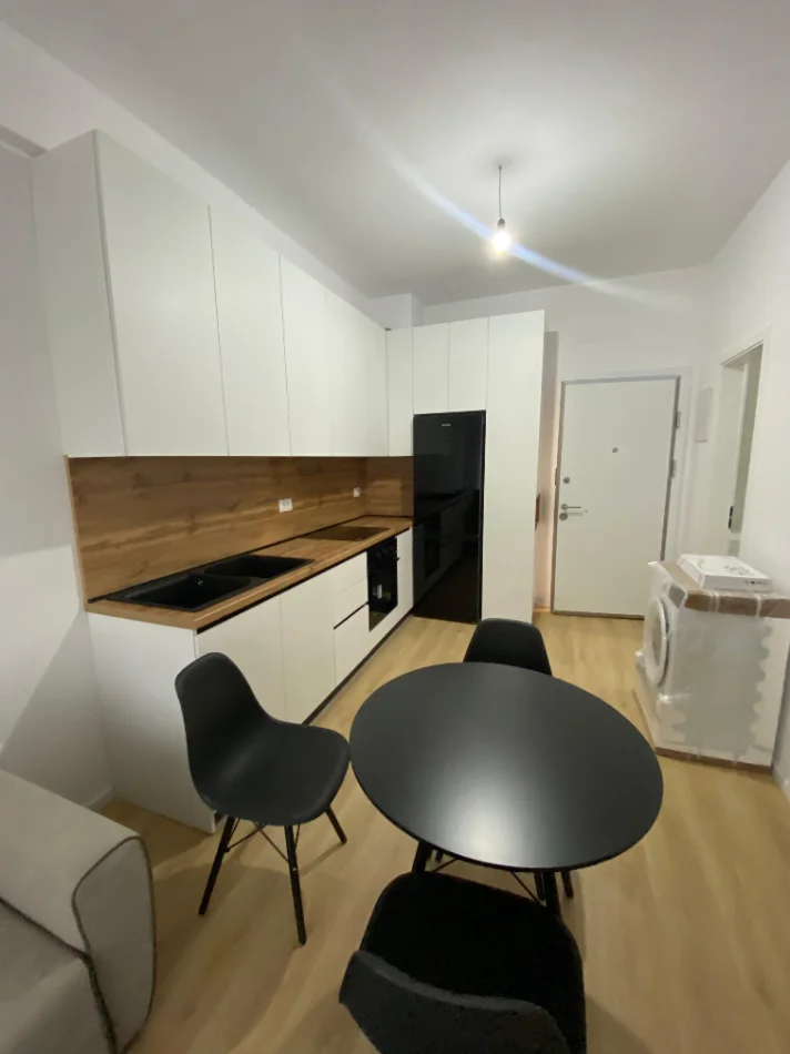 Tirane, jepet me qera apartament 1+1+Ballkon Kati 3, 50 m² 420 € (pasho hysa)