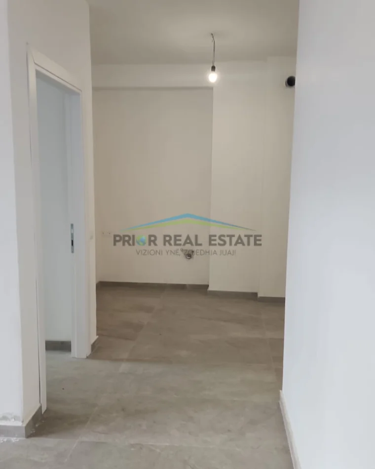 Tirane, jepet me qera ambjent biznesi Kati 2, 97 m² 1.300 € (Myslym Shyr)