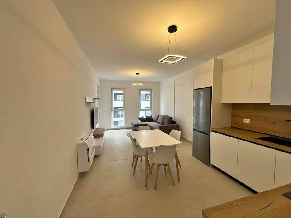 Tirane, jepet me qera apartament 2+1 , 98 m² 500 € (Univers City)