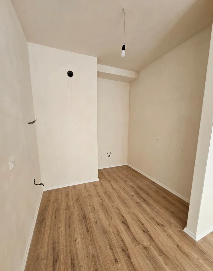Tirane, shitet apartament 3+1 , 125 m² 400.000 € 