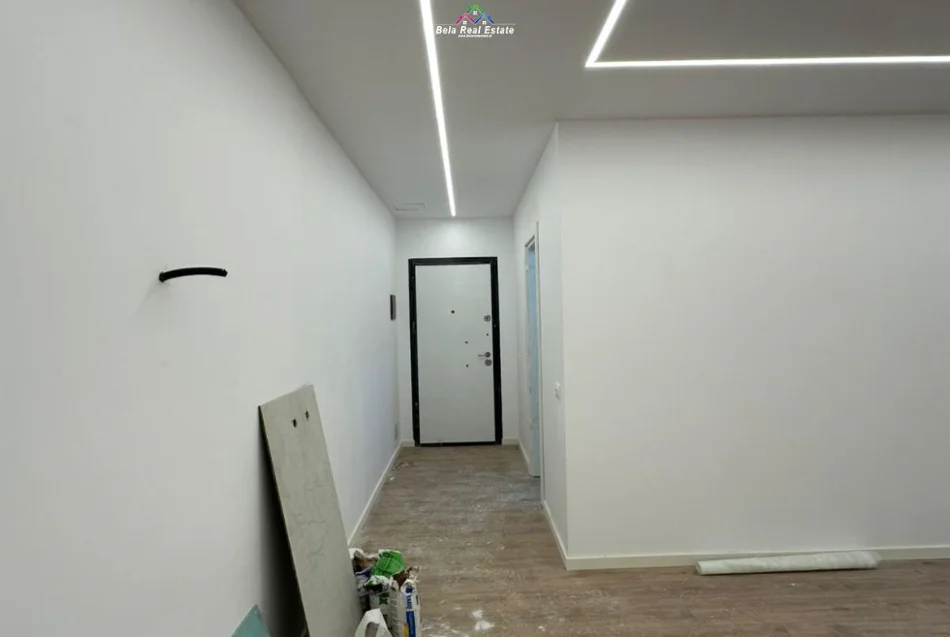 Tirane, jepet me qera zyre Kati 1, 55 m² 480 € (Rruga Ali Demi)