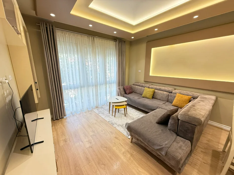 Tirane, jepet me qera apartament 2+1 Kati 2, 95 m² 900 € (Rruga Tafaj)