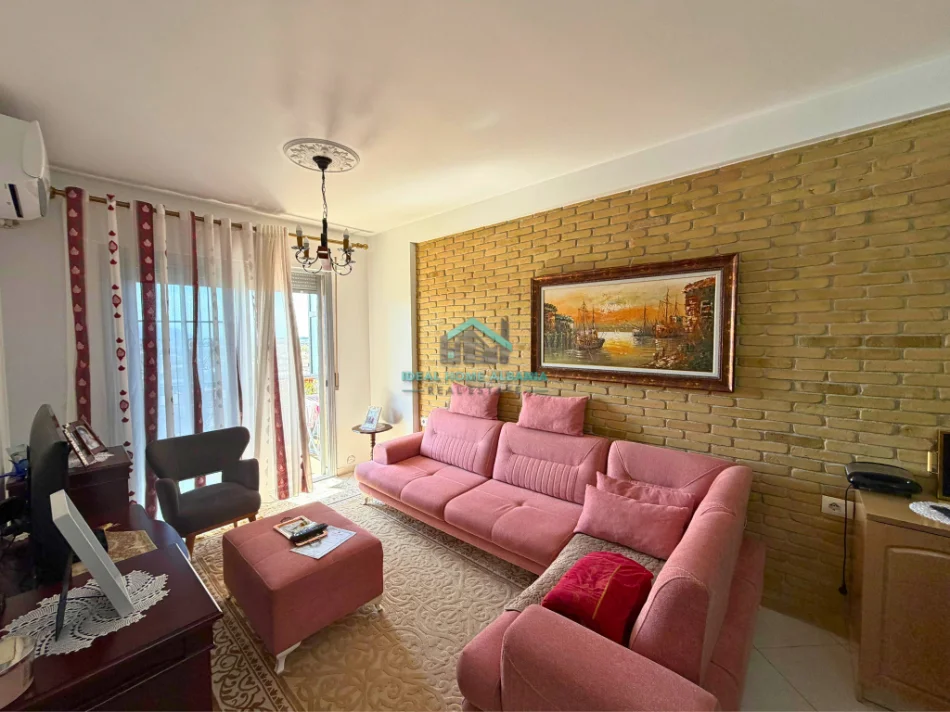 Vlore, shitet apartament 2+1+Ballkon Kati 3, 97 m² 128.000 € (Rruga e Re)