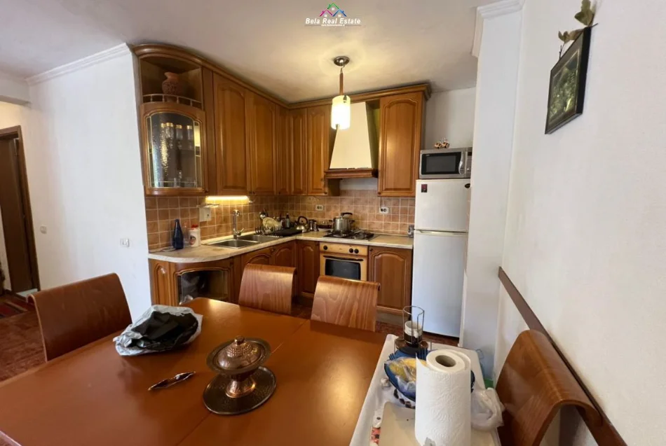 Tirane, shes apartament 2+1 Kati 1, 100 m² 222.000 € (Rruga Asim Vokshi)