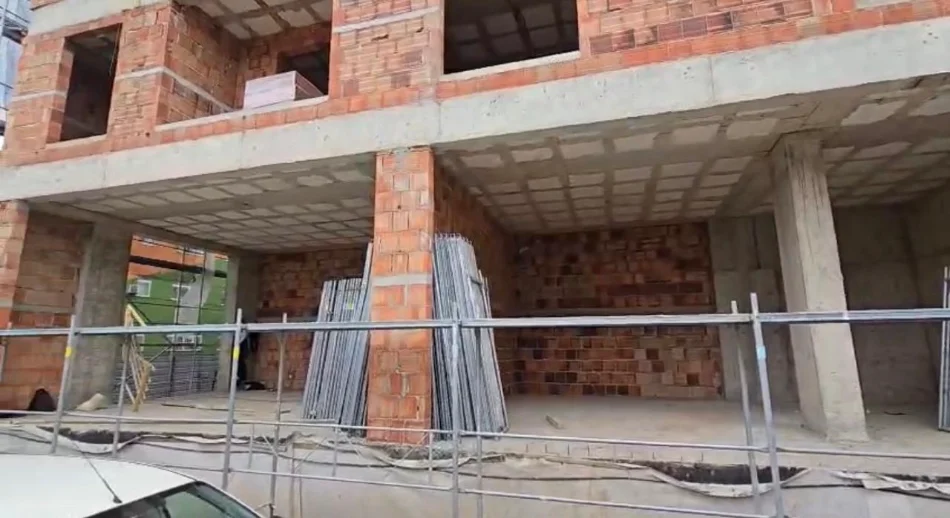 Tirane, shitet dyqan Kati 0, 60 m² (Rrethi Ullirit, Kamez)