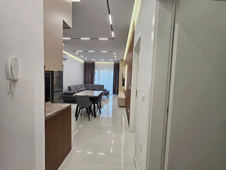Tirane, jepet me qera apartament 2+1 , 82 m² 900 € (Zogu i Zi)