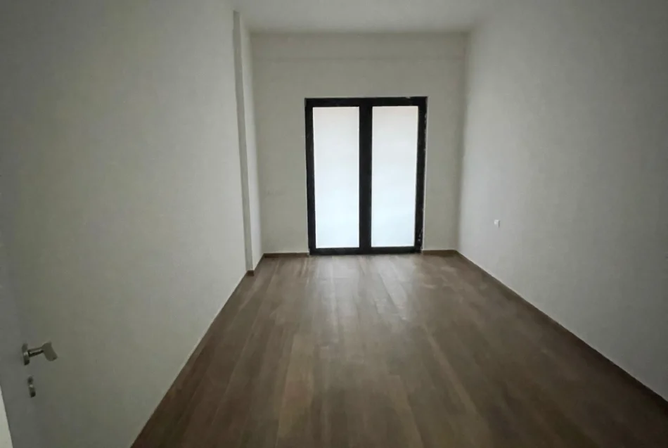 Tirane, jepet me qera zyre Kati 2, 118 m² 650 € (Rruga e Dibres)