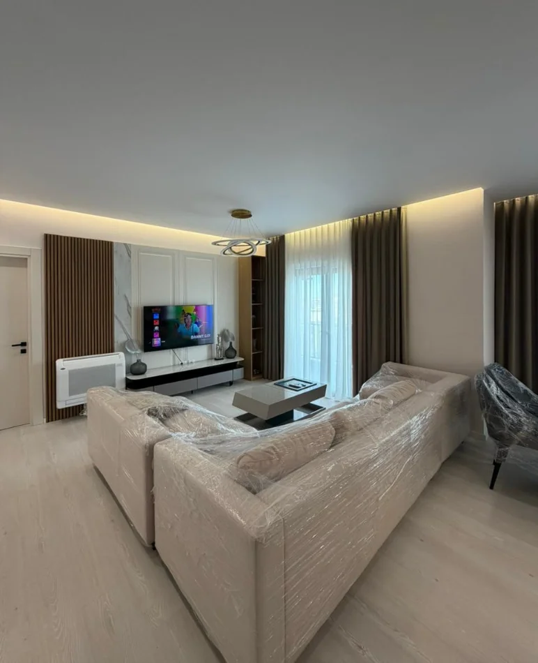 Tirane, jepet me qera apartament 1+1 , 80 m² 800 € 