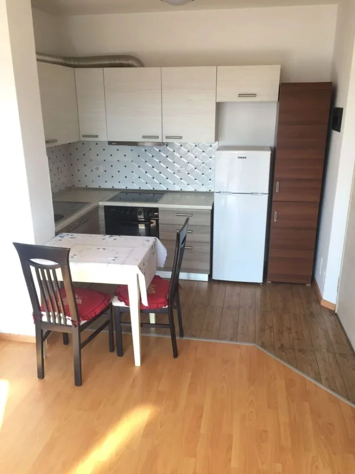 Tirane, jepet me qera apartament 1+1+Ballkon Kati 6, 55 m² 600 € (XHAMLLIKU)