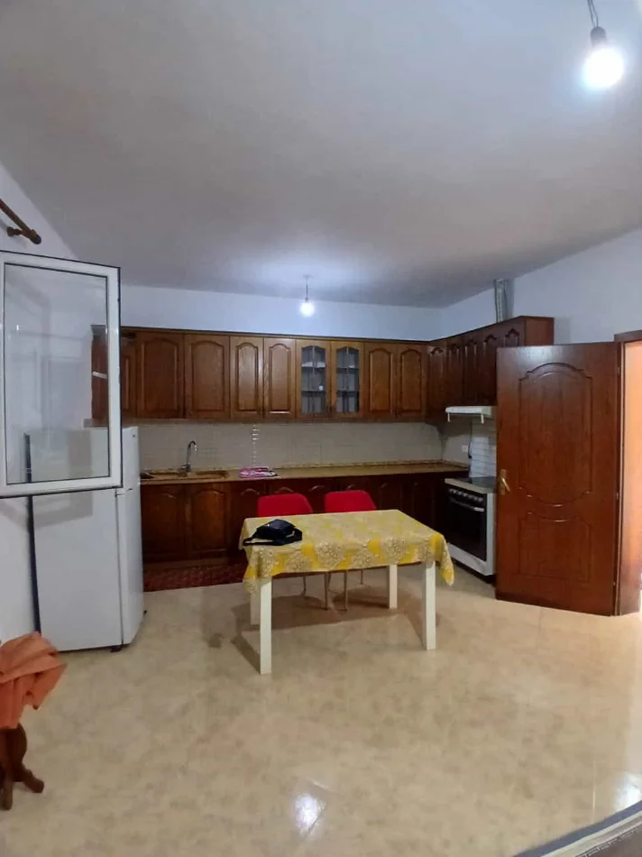 Tirane, jepet me qera Vile 2+1 Kati 1, 500 m² 520 € (Rruga Iliria)