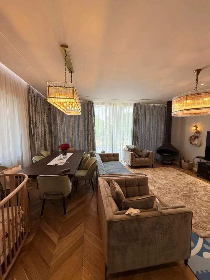 Tirane, shitet Vile 3 Katshe , 387 m² (Secret Garden, TEG)