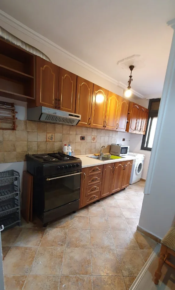 Tirane, jepet me qera apartament 1+1 , 60 m² 600 € 