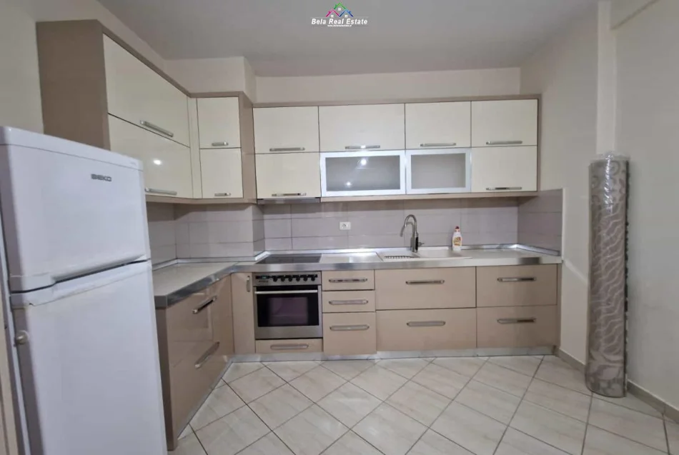 Tirane, jepet me qera apartament 2+1 Kati 3, 110 m² 550 € (Rruga Teodor Keko)