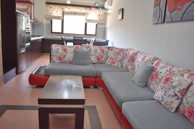 Tirane, jepet me qera apartament 3+1 Kati 6, 120 m² 600 € (Rruga 5 Maj)