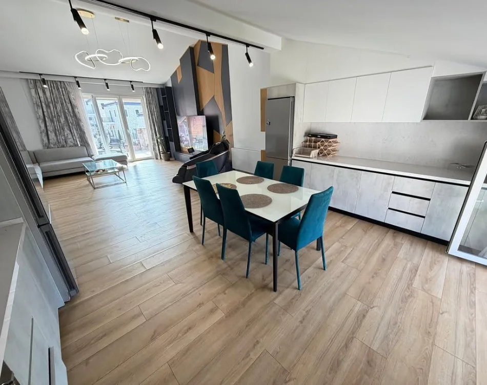 Tirane, jepet me qera apartament 3+1 , 200 m² 1.500 € 