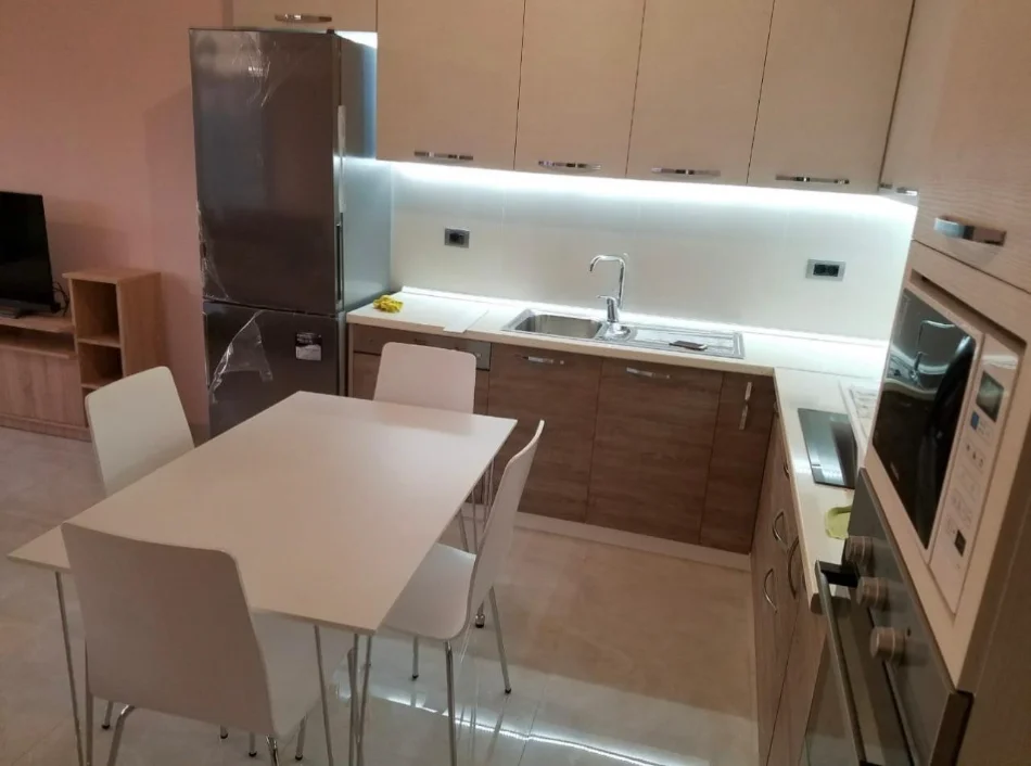 Tirane, jap me qera apartament 1+1 Kati 9, 60 m² 600 € (Myslym Shyri)