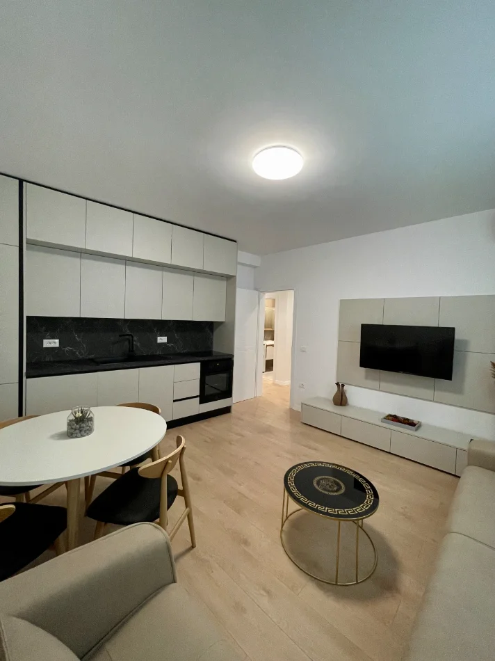 Tirane, jepet me qera apartament 2+1+Ballkon Kati 5, 90 m² 950 € (Rruga e Kavajës, pranë Kishës Ortodokse)
