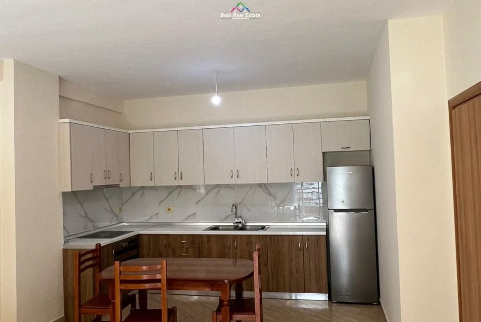 Tirane, jepet me qera apartament 1+1 Kati 4, 77 m² 450 € (Kodra e Diellit)