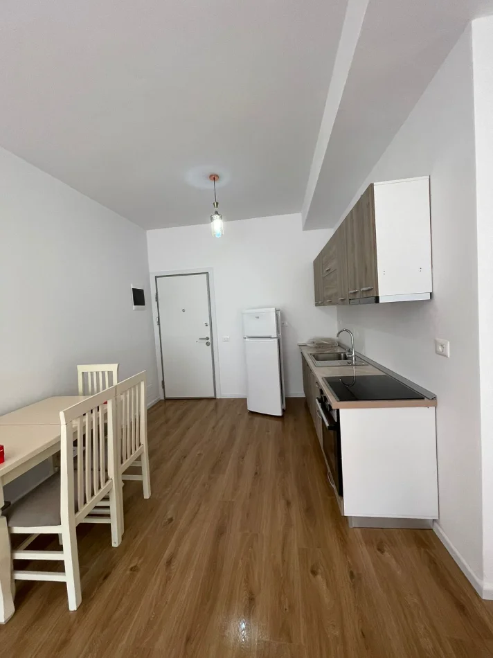 Tirane, jepet me qera apartament 2+1+Ballkon Kati 4, 70 m² 500 € (Ali Demi)