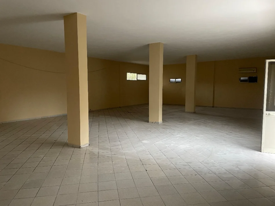 Tirane, jepet me qera dyqan Kati 0, 280 m² 1.500 € (Rruga Mihal Grameno)