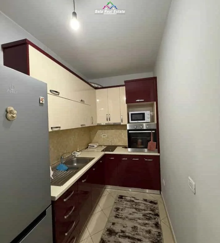 Tirane, jepet me qera apartament 1+1 Kati 5, 57 m² 420 € (Rruga Sokrat Miho)