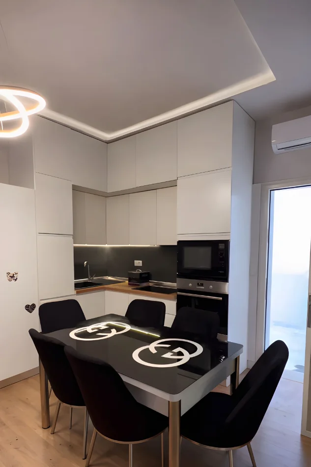 Tirane, jepet me qera apartament 1+1+Ballkon Kati 1, 56 m² 550 € (Liqeni i Thatë (Pa Malore))
