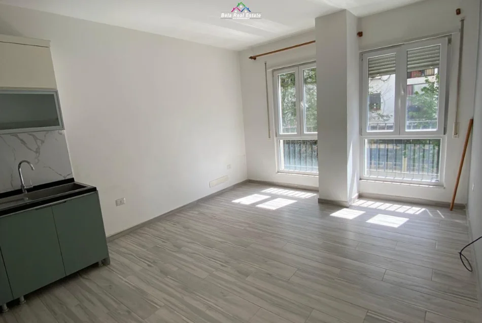 Tirane, jepet me qera apartament 1+1 Kati 2, 55 m² 420 € (Rruga 5 Maji)