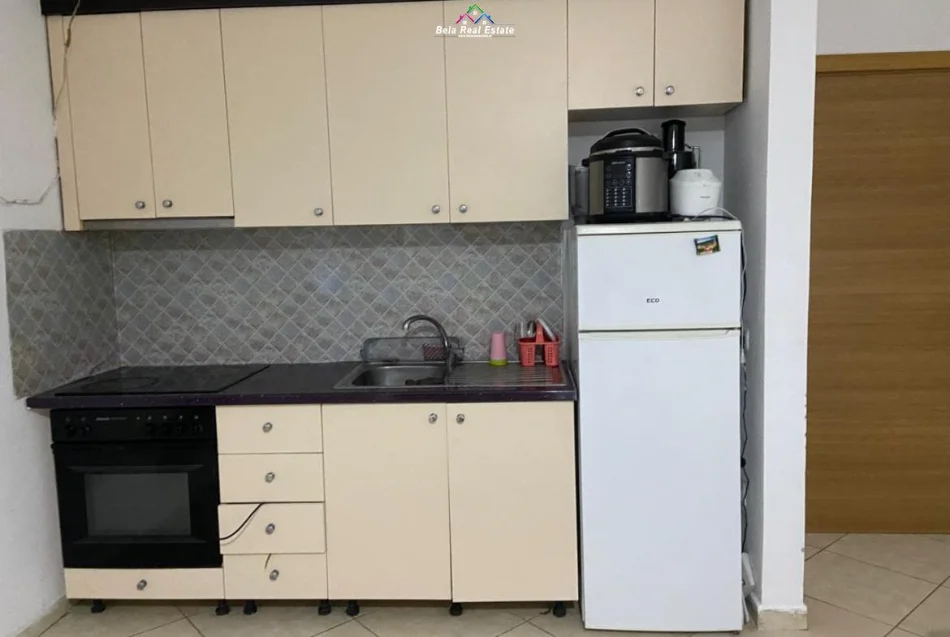 Tirane, jepet me qera apartament 1+1 Kati 7, 76 m² 400 € (Rruga Sokrat miho)