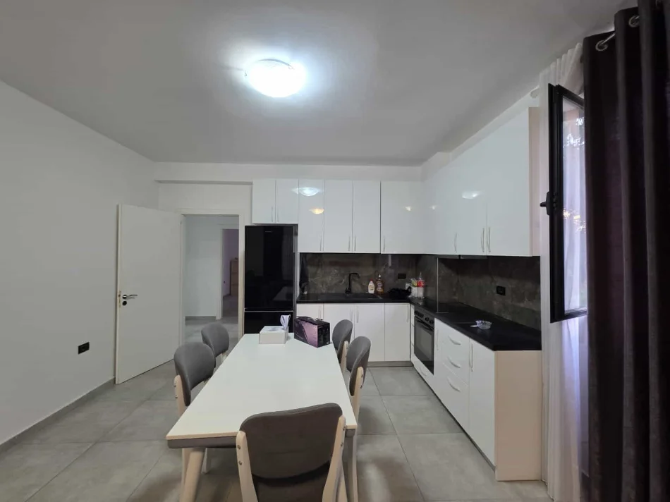 Tirane, shes apartament 2+1 Kati 2, 115 m² 169.000 € (shkoze)