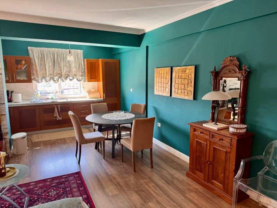 Tirane, jepet me qera apartament 2+1+Ballkon Kati 9, 87 m² 750 € (Rruga e Kavajes/Pas Ambasades Gjermane)