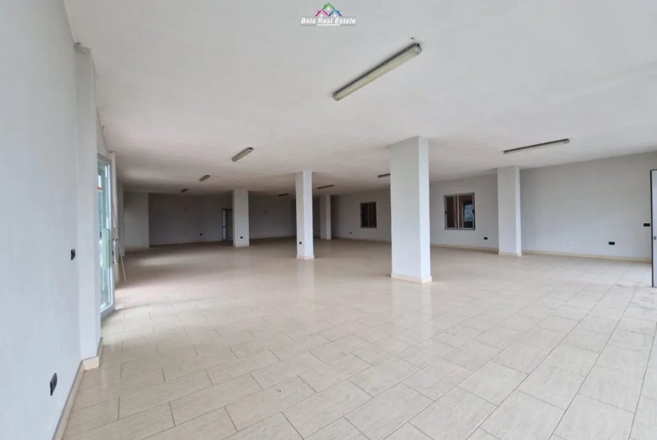 Tirane, jepet me qera zyre Kati 2, 220 m² 600 € (mezez)