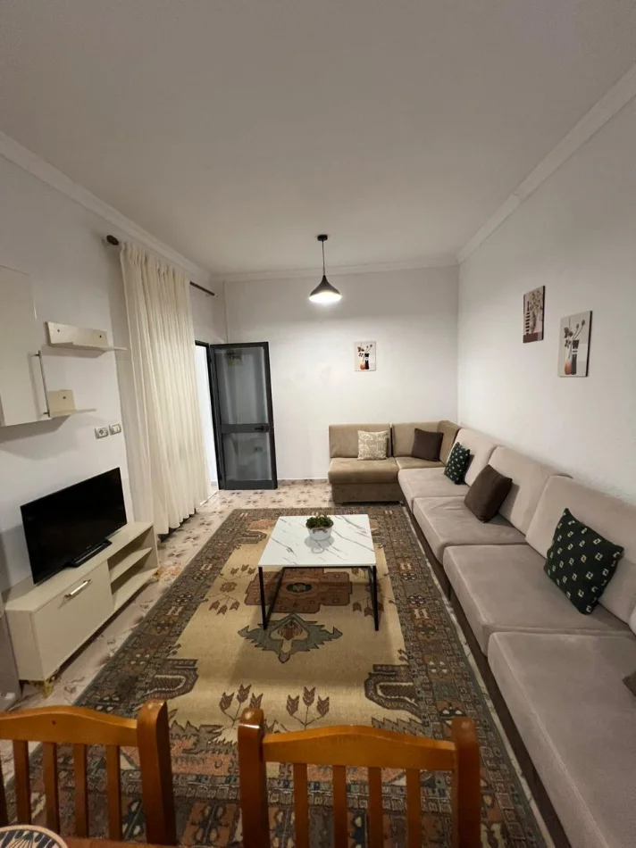 Tirane, jepet me qera Vile 1+1+Ballkon Kati 1, 79 m² 400 € (Rruga 5 Maji)