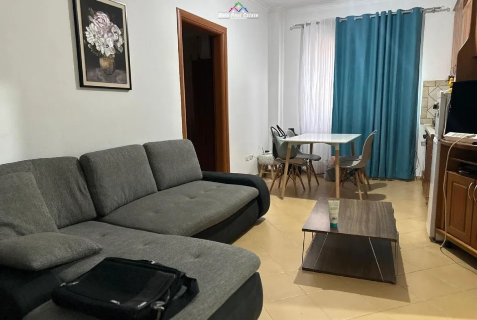 Tirane, jepet me qera apartament 2+1 Kati 3, 70 m² 470 € (prane Bar Artistit)