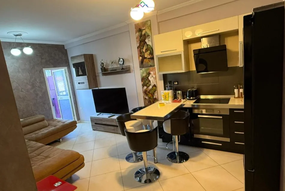 Tirane, jepet me qera apartament 1+1+Ballkon Kati 4, 70 m² 500 € (prane Fondacioni Eleonor)