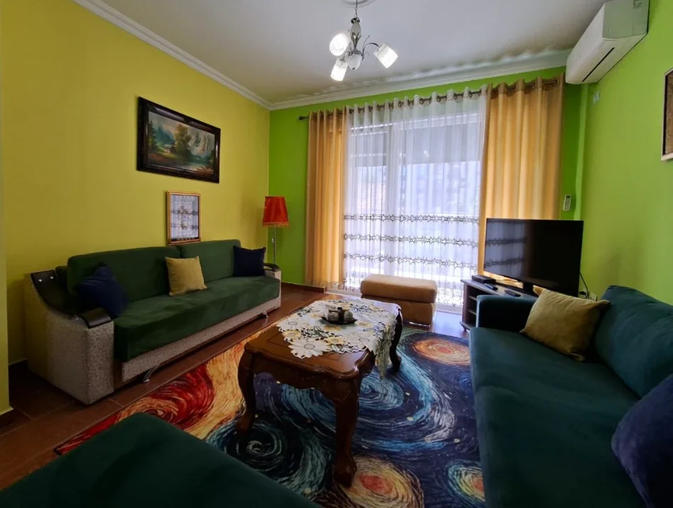 Tirane, jepet me qera apartament 1+1 , 72 m² 500 € 