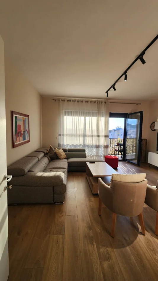 Tirane, jepet me qera apartament 2+1 , 104 m² 1.100 € (Myslym Shyr)