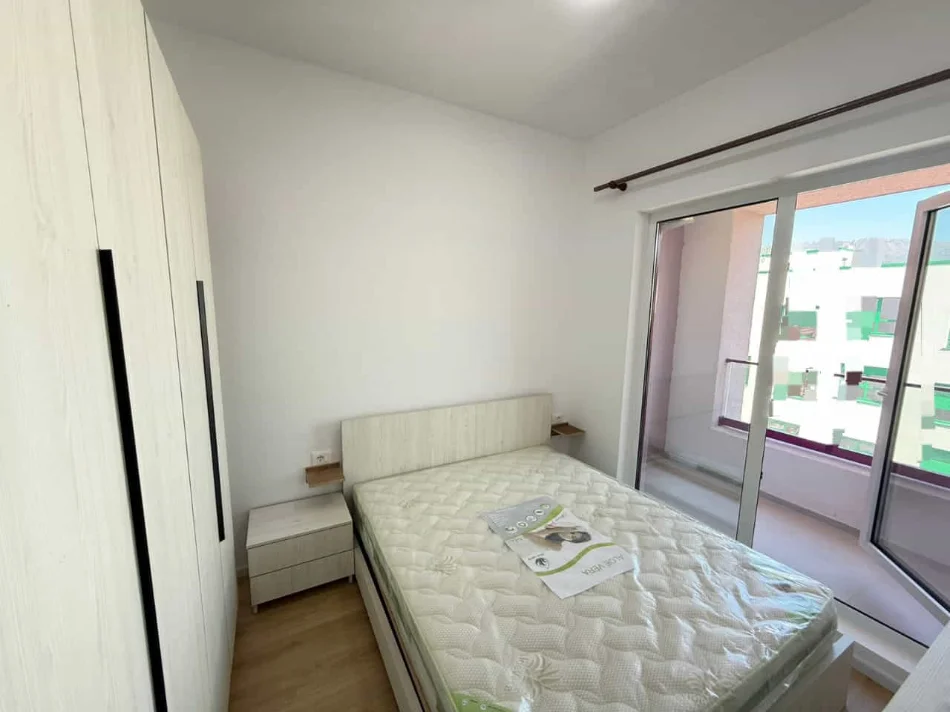 Tirane, jepet me qera apartament 1+1 Kati 9, 50 m² 420 € (Rruga Pasho Hysa)