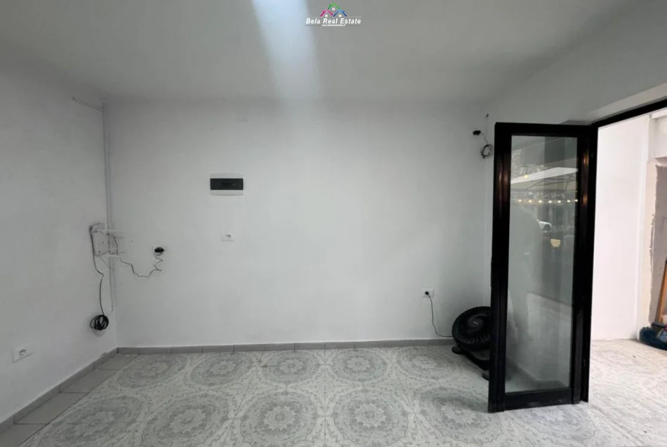 Tirane, jepet me qera dyqan Kati 0, 20 m² 470 € (Rruga Isuf elezi)