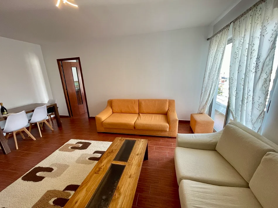 Tirane, jepet me qera 2+1+Aneks+Ballkon Kati 7, 97 m² 57'000 leke/muaj (Komuna e Parisit)