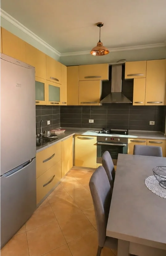 Tirane, jepet me qera Vile 3+1 Kati 3, 130 m² 580 € (Rruga Teodor Keko)