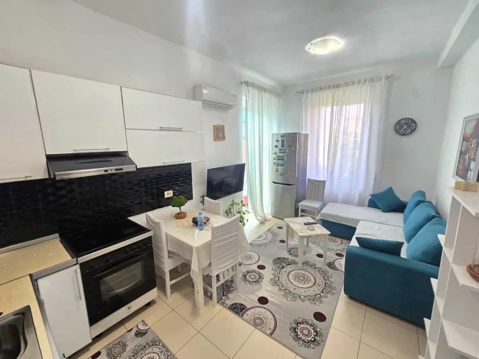 Tirane, jepet me qera apartament 1+1 Kati 5, 50 m² 530 € (Bllok)