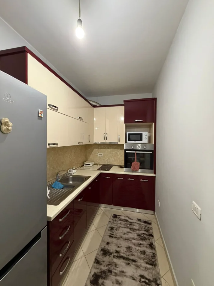 Tirane, jepet me qera apartament 1+1+Ballkon Kati 5, 60 m² 400 € (Astir)